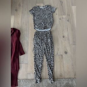 Cozy’s Women’s Pajama Set Leopard Small